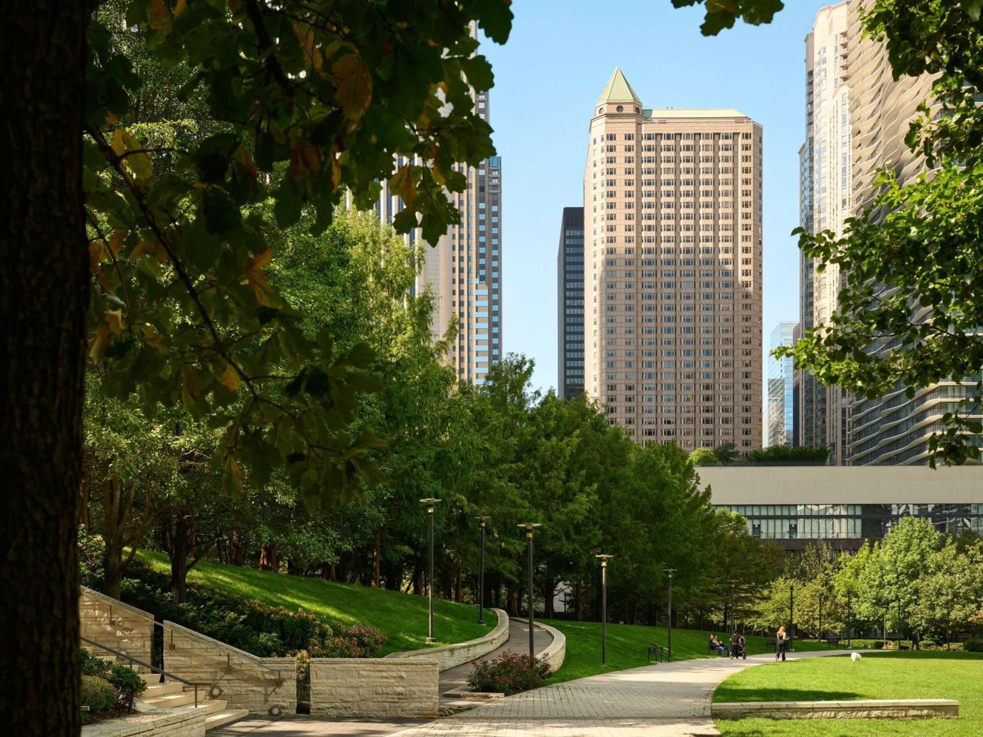 Fairmont Chicago Millennium Park Hotel Exterior photo